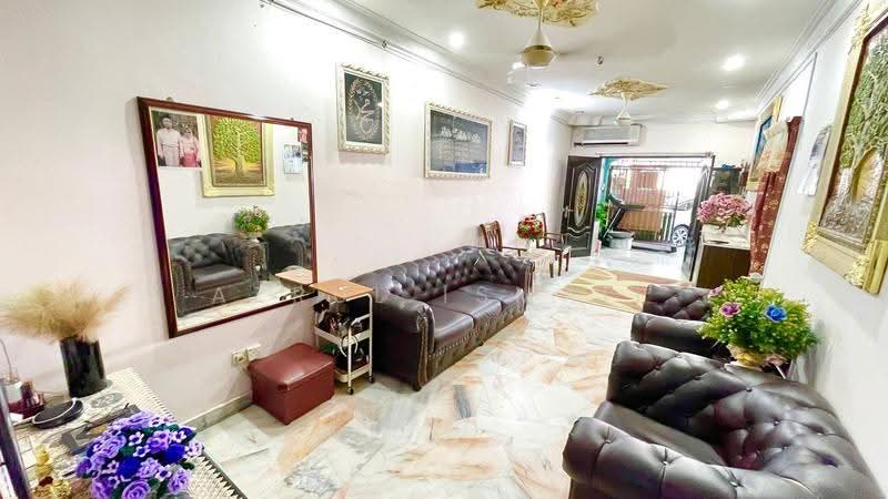 1-storey Terraced House for Sale in Ampang (Kuala Lumpur) - Azrul Ismail - Living Room - PropertyGuru.com.my