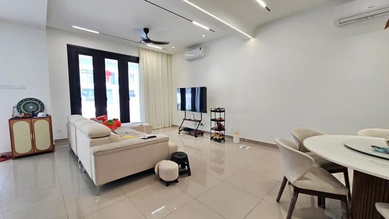 Rumah Teres untuk Dijual di Taman Ponderosa (Johor Bahru) - Leo SK - Living Room - PropertyGuru.com.my