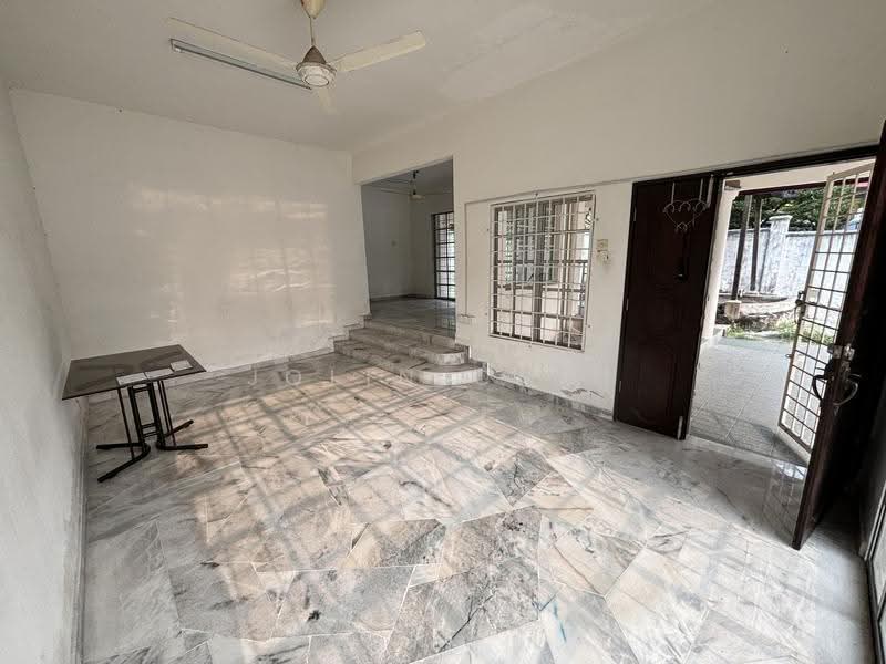 2-storey Terraced House for Sale in Bandar Kinrara Seksyen 1 (Bandar Kinrara) - Jolin Choi - Living Room - PropertyGuru.com.my