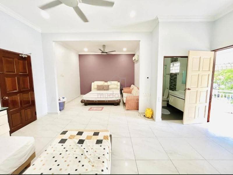 Rumah Berkembar untuk Dijual di Pantai Jerejak (Bayan Lepas) - Bernard Chew - Living Room - PropertyGuru.com.my