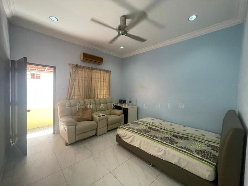Semi-Detached House for Sale in Pantai Jerejak (Bayan Lepas) - Bernard Chew - Bedroom - PropertyGuru.com.my