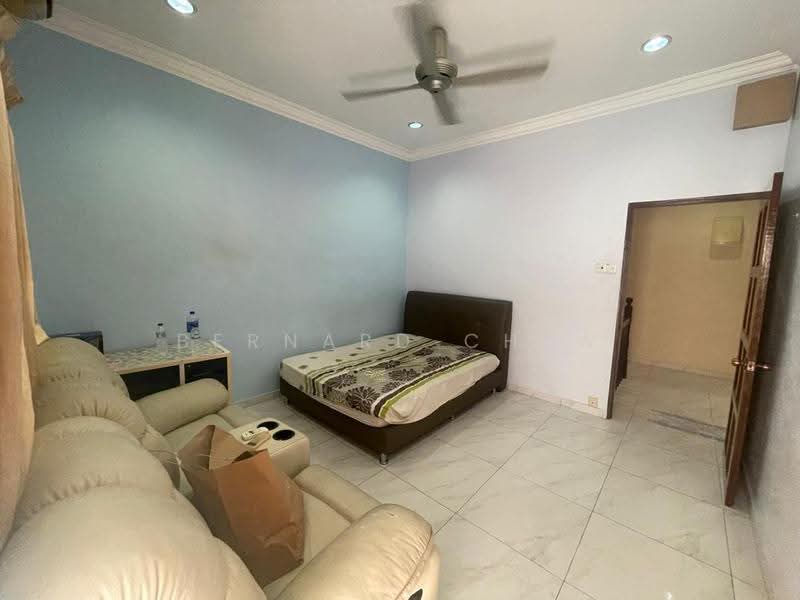 Semi-Detached House for Sale in Pantai Jerejak (Bayan Lepas) - Bernard Chew - Bedroom - PropertyGuru.com.my