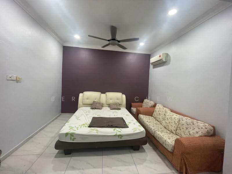 Semi-Detached House for Sale in Pantai Jerejak (Bayan Lepas) - Bernard Chew - Bedroom - PropertyGuru.com.my