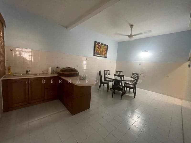 Semi-Detached House for Sale in Pantai Jerejak (Bayan Lepas) - Bernard Chew - Kitchen - PropertyGuru.com.my