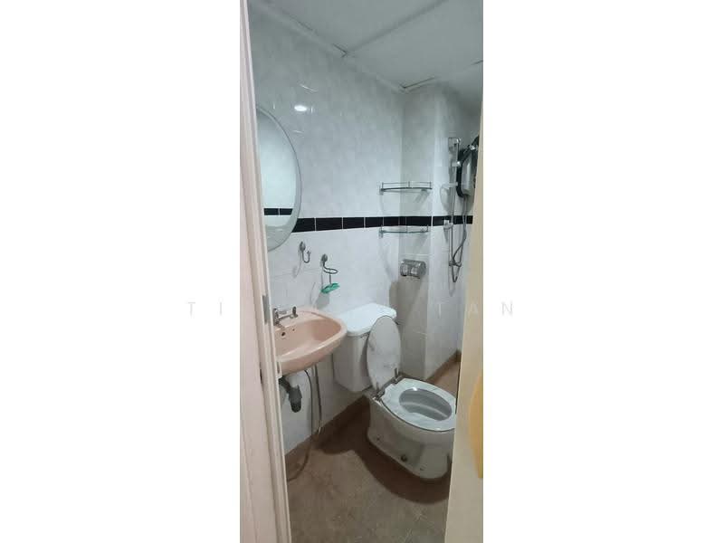Pangsapuri untuk Disewa di SD Apartments II - Tiffany Tan - Bathroom - PropertyGuru.com.my