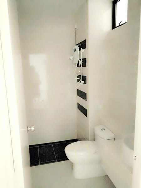 Service Residence for Sale at D'Summit Residences - Mandy Goh Siew Li - Bathroom - PropertyGuru.com.my