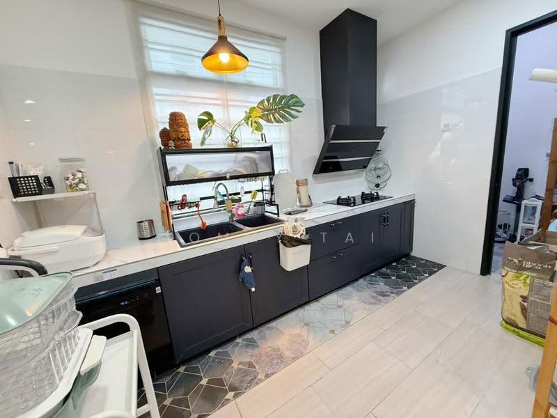 2-storey Terraced House for Sale in Bandar Cemerlang (Ulu Tiram) - Tommy Tai - Kitchen - PropertyGuru.com.my