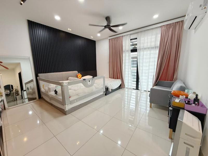 2-storey Terraced House for Sale in Bandar Cemerlang (Ulu Tiram) - Tommy Tai - Bedroom - PropertyGuru.com.my