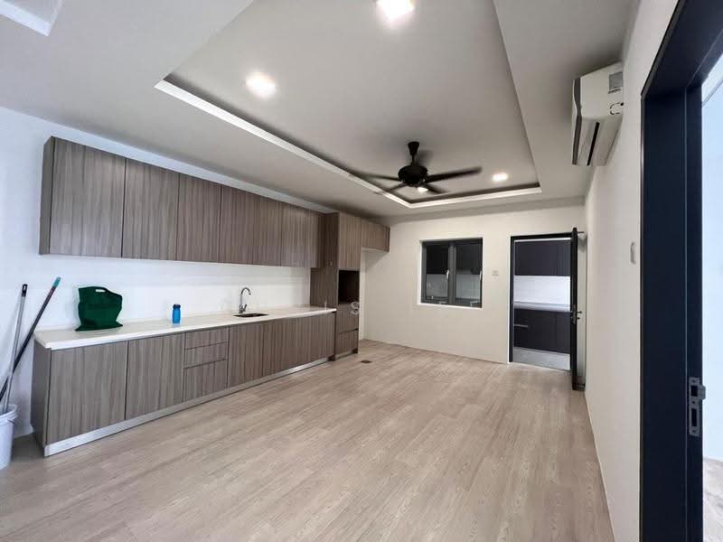 Condominium for Sale at Lakefront Residence - Chris Lee - Kitchen - PropertyGuru.com.my
