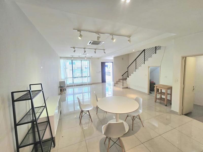 Rumah Teres 3-Tingkat untuk Dijual di Bandar Kinrara (Selangor) - SUNNY YONG - Living Room - PropertyGuru.com.my