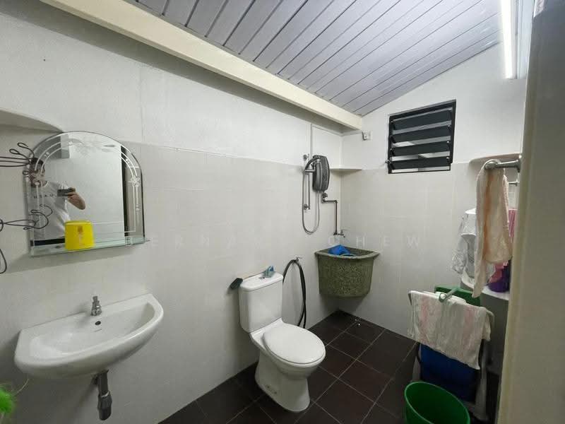 Semi-Detached House for Sale in Pantai Jerejak (Bayan Lepas) - Bernard Chew - Bathroom - PropertyGuru.com.my
