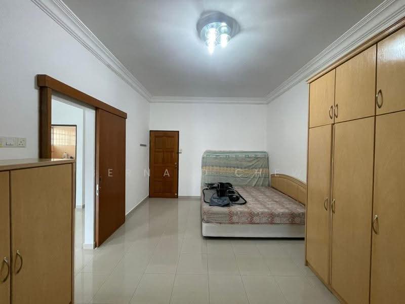Semi-Detached House for Sale in Pantai Jerejak (Bayan Lepas) - Bernard Chew - Bedroom - PropertyGuru.com.my
