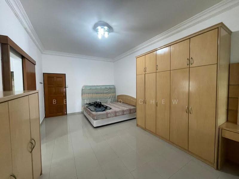 Semi-Detached House for Sale in Pantai Jerejak (Bayan Lepas) - Bernard Chew - Bedroom - PropertyGuru.com.my