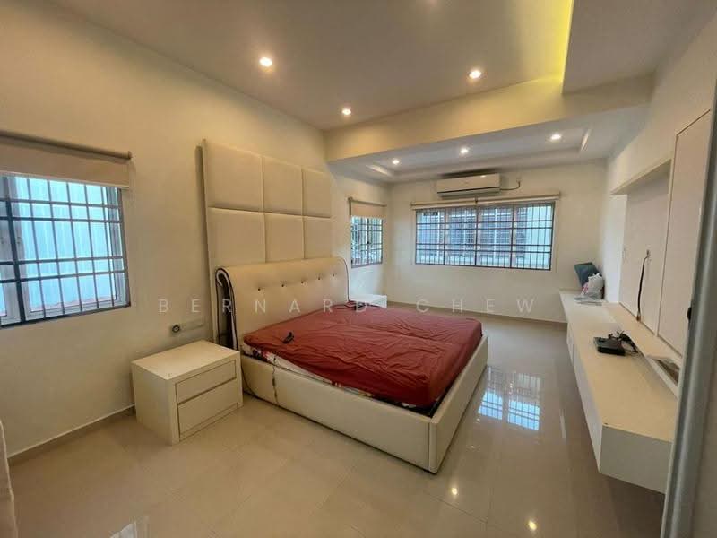 Semi-Detached House for Sale in Pantai Jerejak (Bayan Lepas) - Bernard Chew - Bedroom - PropertyGuru.com.my