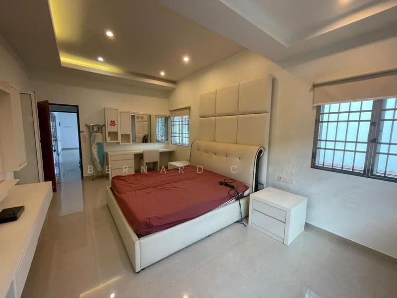 Semi-Detached House for Sale in Pantai Jerejak (Bayan Lepas) - Bernard Chew - Bedroom - PropertyGuru.com.my