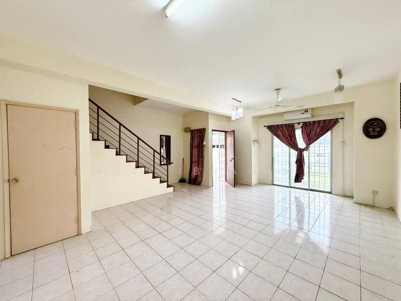 2-storey Terraced House for Sale in Bandar Tasik Kesuma (Beranang) - Azli Ibrahim - Living Room - PropertyGuru.com.my