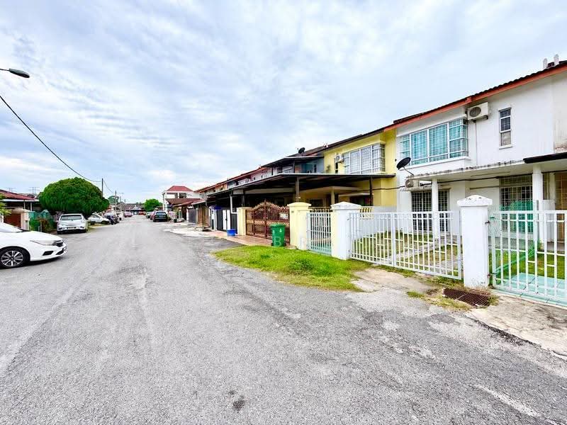 2-storey Terraced House for Sale in Bandar Tasik Kesuma (Beranang) - Azli Ibrahim - Exterior - PropertyGuru.com.my