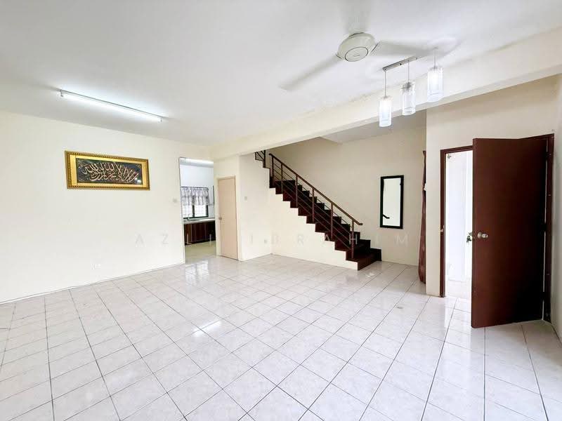 2-storey Terraced House for Sale in Bandar Tasik Kesuma (Beranang) - Azli Ibrahim - Living Room - PropertyGuru.com.my