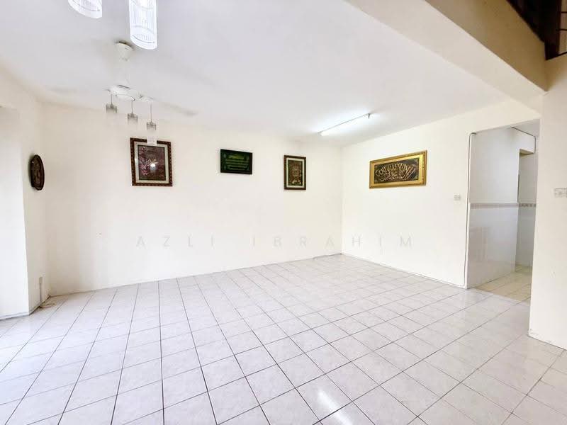2-storey Terraced House for Sale in Bandar Tasik Kesuma (Beranang) - Azli Ibrahim - Living Room - PropertyGuru.com.my