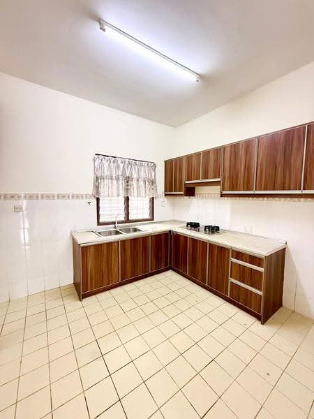 2-storey Terraced House for Sale in Bandar Tasik Kesuma (Beranang) - Azli Ibrahim - Kitchen - PropertyGuru.com.my