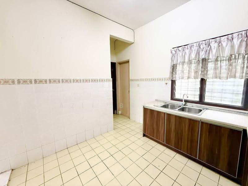 2-storey Terraced House for Sale in Bandar Tasik Kesuma (Beranang) - Azli Ibrahim - Kitchen - PropertyGuru.com.my