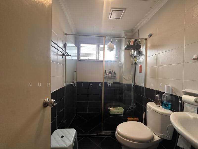2.5-storey Terraced House for Sale in Taman Buana Perdana (Petaling Jaya) - Nur Adibah Ishak - Bathroom - PropertyGuru.com.my