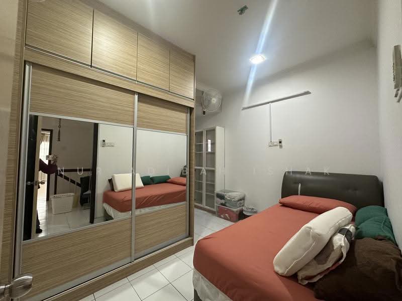 2.5-storey Terraced House for Sale in Taman Buana Perdana (Petaling Jaya) - Nur Adibah Ishak - Bedroom - PropertyGuru.com.my