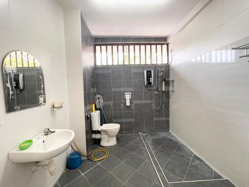 3-storey Terraced House for Sale in Bayan Lepas (Penang) - Welwits Sim - Bathroom - PropertyGuru.com.my