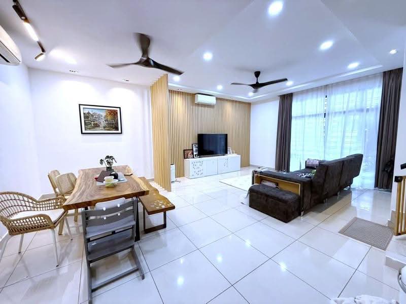 2-storey Terraced House for Sale in Bandar Cemerlang (Ulu Tiram) - Karl Lim - Living Room - PropertyGuru.com.my