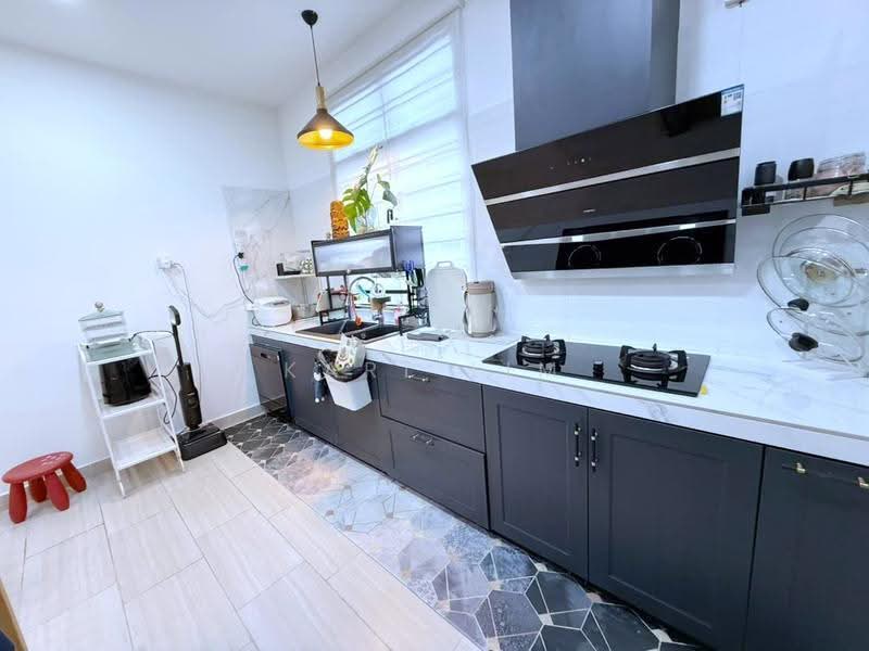 2-storey Terraced House for Sale in Bandar Cemerlang (Ulu Tiram) - Karl Lim - Kitchen - PropertyGuru.com.my