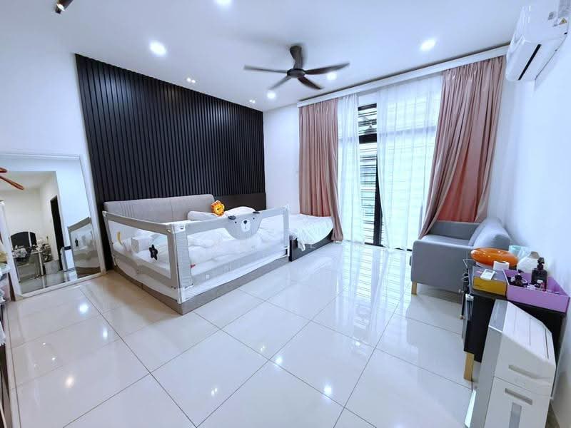 2-storey Terraced House for Sale in Bandar Cemerlang (Ulu Tiram) - Karl Lim - Bedroom - PropertyGuru.com.my