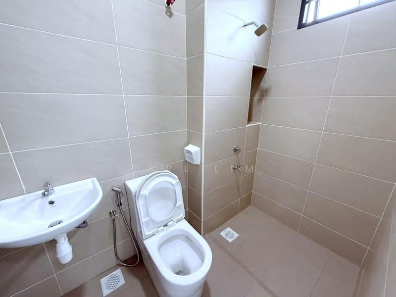 2-storey Terraced House for Sale in Bandar Cemerlang (Ulu Tiram) - Karl Lim - Bathroom - PropertyGuru.com.my