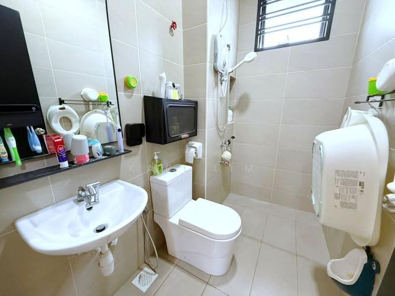2-storey Terraced House for Sale in Bandar Cemerlang (Ulu Tiram) - Karl Lim - Bathroom - PropertyGuru.com.my