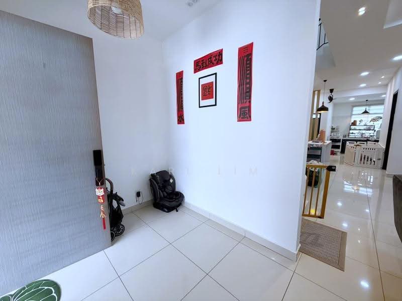 2-storey Terraced House for Sale in Bandar Cemerlang (Ulu Tiram) - Karl Lim - Entrance - PropertyGuru.com.my