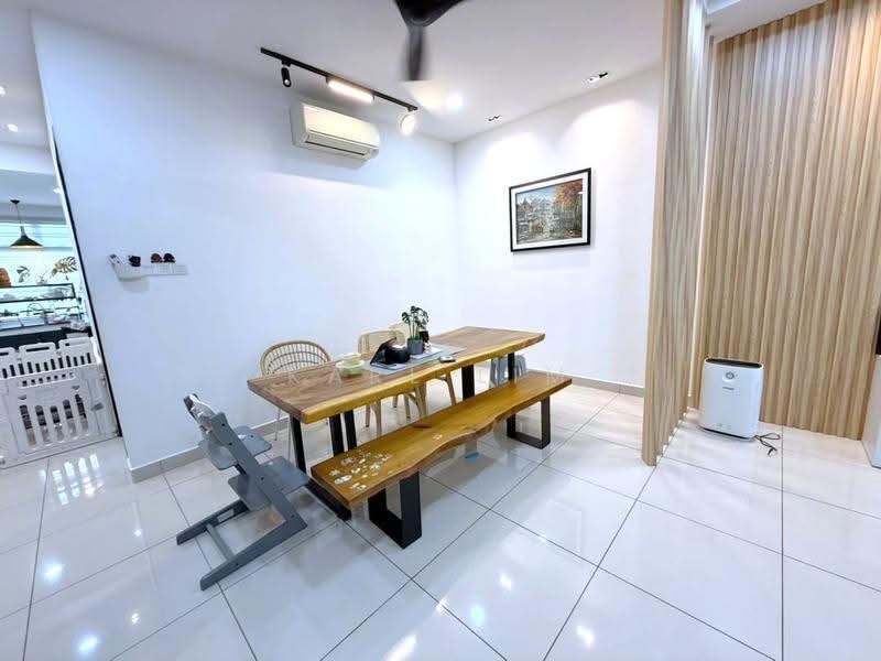 2-storey Terraced House for Sale in Bandar Cemerlang (Ulu Tiram) - Karl Lim - Dining Room - PropertyGuru.com.my