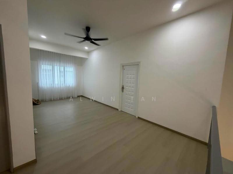 Rumah Kluster untuk Dijual di Taman Pulai Hijauan (Skudai) - Alwin Tan - Living Room - PropertyGuru.com.my