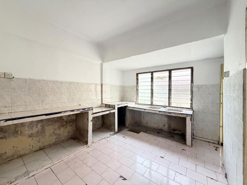 Rumah Teres 2-Tingkat untuk Dijual di Taman Daya Pertama Sungai Choh (Serendah) - Tiffany Yang - Kitchen - PropertyGuru.com.my