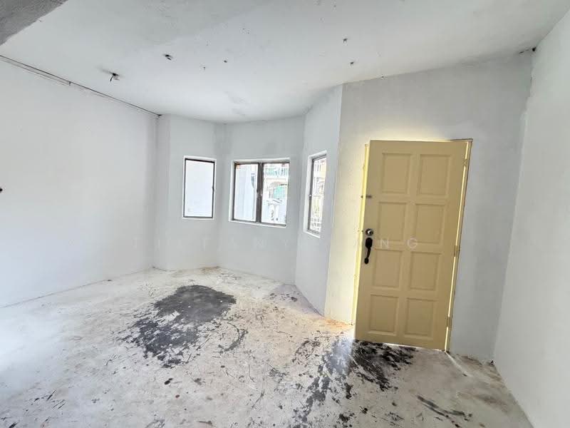 Rumah Teres 2-Tingkat untuk Dijual di Taman Daya Pertama Sungai Choh (Serendah) - Tiffany Yang - Entrance - PropertyGuru.com.my