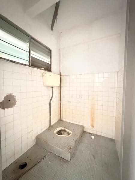 Rumah Teres 2-Tingkat untuk Dijual di Taman Daya Pertama Sungai Choh (Serendah) - Tiffany Yang - Bathroom - PropertyGuru.com.my