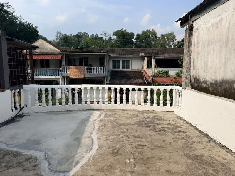 Rumah Teres 2-Tingkat untuk Dijual di Taman Daya Pertama Sungai Choh (Serendah) - Tiffany Yang - Balcony - PropertyGuru.com.my