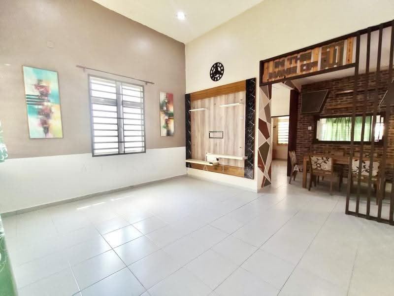 Rumah Berkembar untuk Dijual di Kampung Bukit Rangin (Kuantan) - Atina Natasha - Living Room - PropertyGuru.com.my