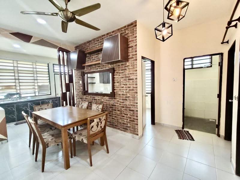 Rumah Berkembar untuk Dijual di Kampung Bukit Rangin (Kuantan) - Atina Natasha - Dining Room - PropertyGuru.com.my