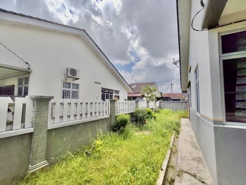 Rumah Berkembar untuk Dijual di Kampung Bukit Rangin (Kuantan) - Atina Natasha - Exterior - PropertyGuru.com.my