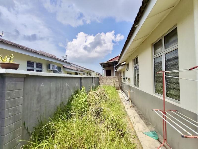 Rumah Berkembar untuk Dijual di Kampung Bukit Rangin (Kuantan) - Atina Natasha - Exterior - PropertyGuru.com.my