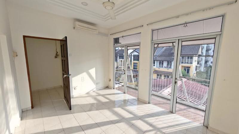 Rumah Berkembar untuk Dijual di Jalan Klang Lama (Old Klang Road) (Kuala Lumpur) - Ben Mok - Balcony - PropertyGuru.com.my