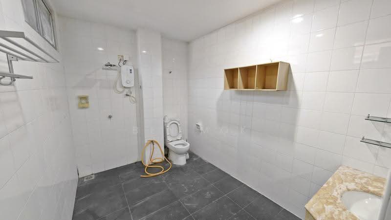 Rumah Berkembar untuk Dijual di Jalan Klang Lama (Old Klang Road) (Kuala Lumpur) - Ben Mok - Bathroom - PropertyGuru.com.my