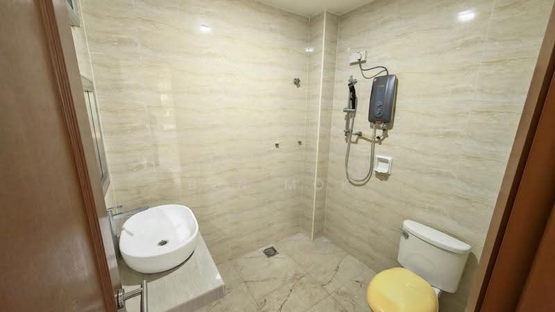 Rumah Berkembar untuk Dijual di Jalan Klang Lama (Old Klang Road) (Kuala Lumpur) - Ben Mok - Bathroom - PropertyGuru.com.my