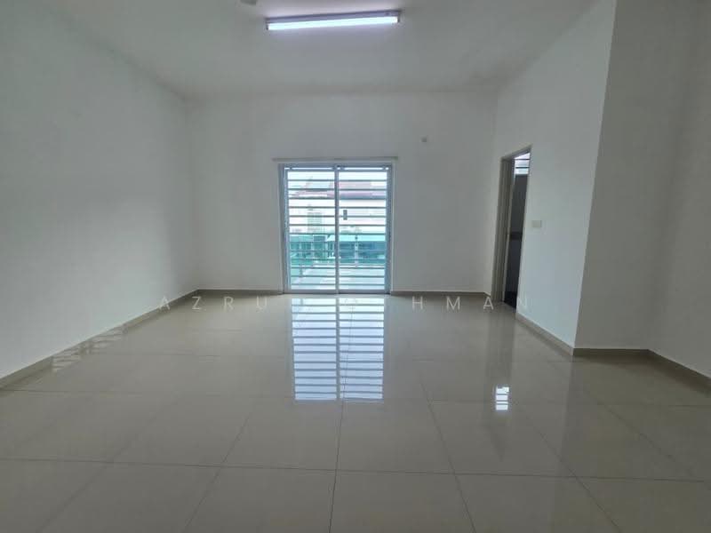 2-storey Terraced House for Sale in Taman Nusari Bayu (Bandar Sri Sendayan) - Azrul Othman - Living Room - PropertyGuru.com.my