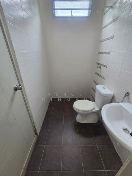 2-storey Terraced House for Sale in Taman Nusari Bayu (Bandar Sri Sendayan) - Azrul Othman - Bathroom - PropertyGuru.com.my