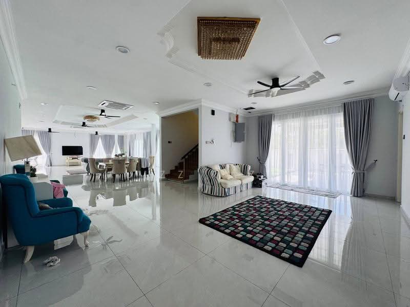 Rumah Banglo untuk Dijual di Seksyen 6 (Shah Alam) - Muizz Razak - Living Room - PropertyGuru.com.my